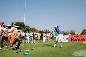 Le champion du monde du long drive donne des cours de golf pour les semaines de golf amateur d'Amari Pattaya et de Hua Hin