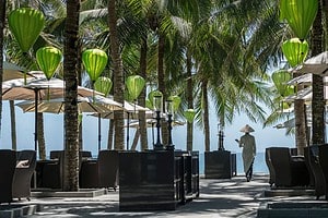 Four Seasons Nam Hai-Front Beach