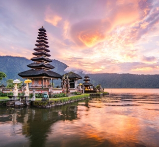 Pura-Ulun-Danu-Bratan-temple hindou sur le lacratan-paysage-l'une-des-attractions-touristiques-célèbres-de-Bali-Indonésie